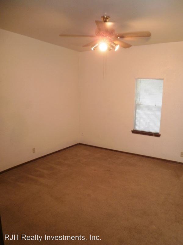 427 S Carter Ave - Photo 2 of 10