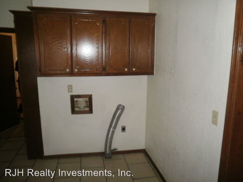 427 S Carter Ave - Photo 3 of 10