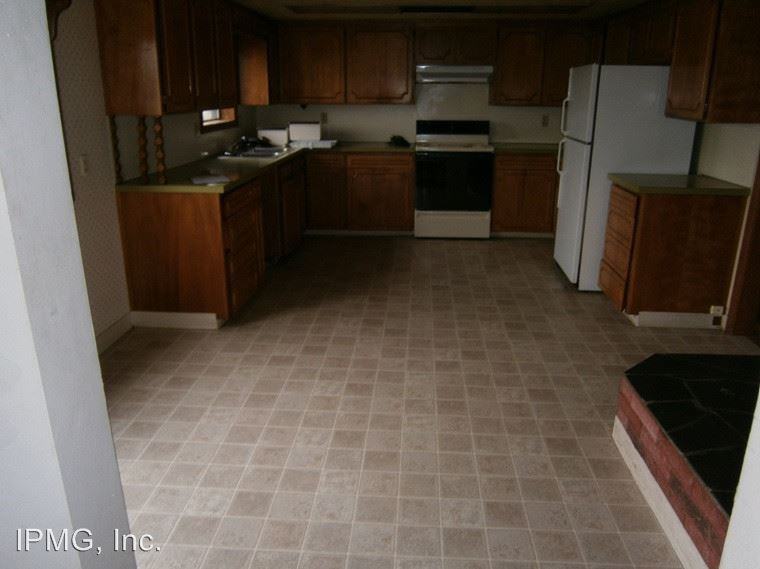 8964 St Paul Hwy NE - Photo 3 of 4