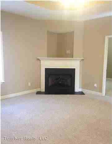 892 Cody Cir - Photo 3 of 5