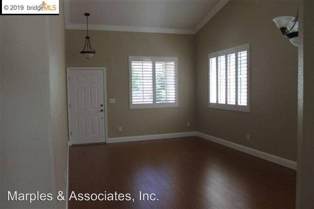 923 Blossom Dr - Photo 2 of 9