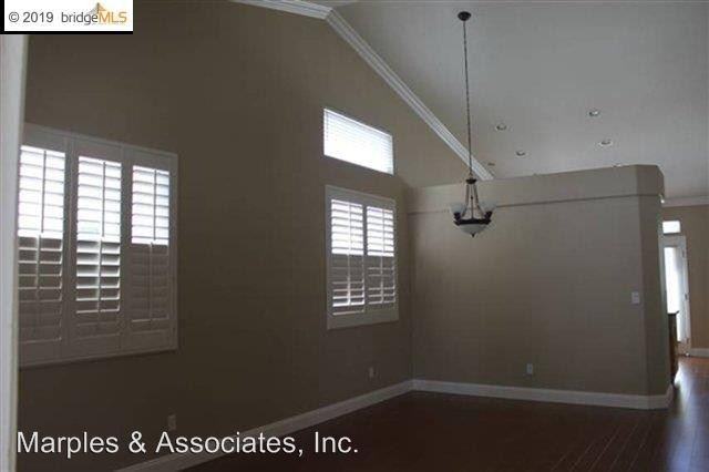 923 Blossom Dr - Photo 3 of 9