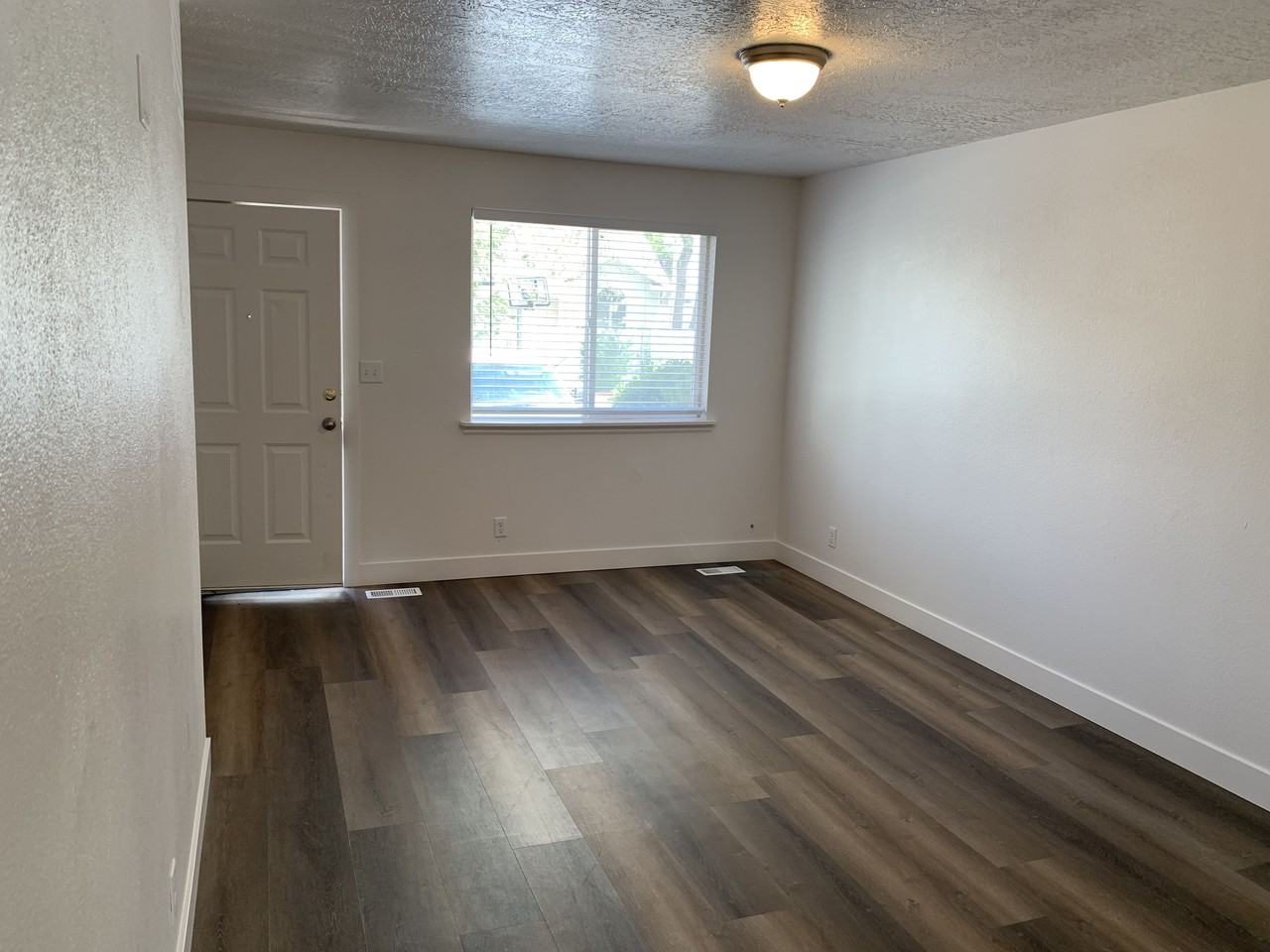 399 W 200 N - Photo 3 of 21