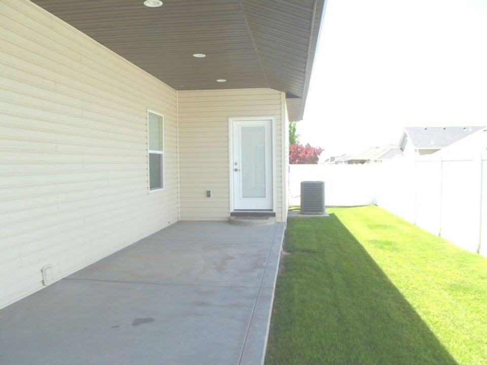 930 Kelly Ave - Photo 2 of 24