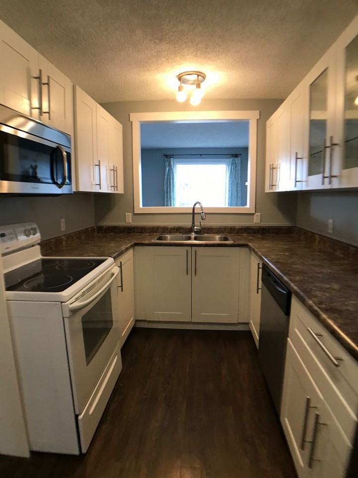 135 Windsor Dr - Photo 3 of 13