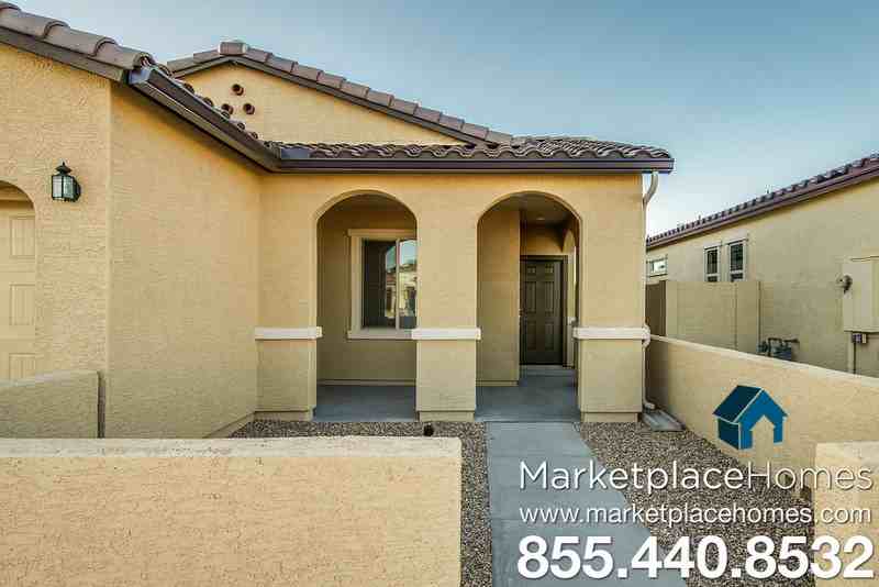 17950 W Cedarwood Ln - Photo 3 of 16