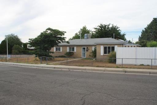 2800 Texas St NE - Photo 2 of 9