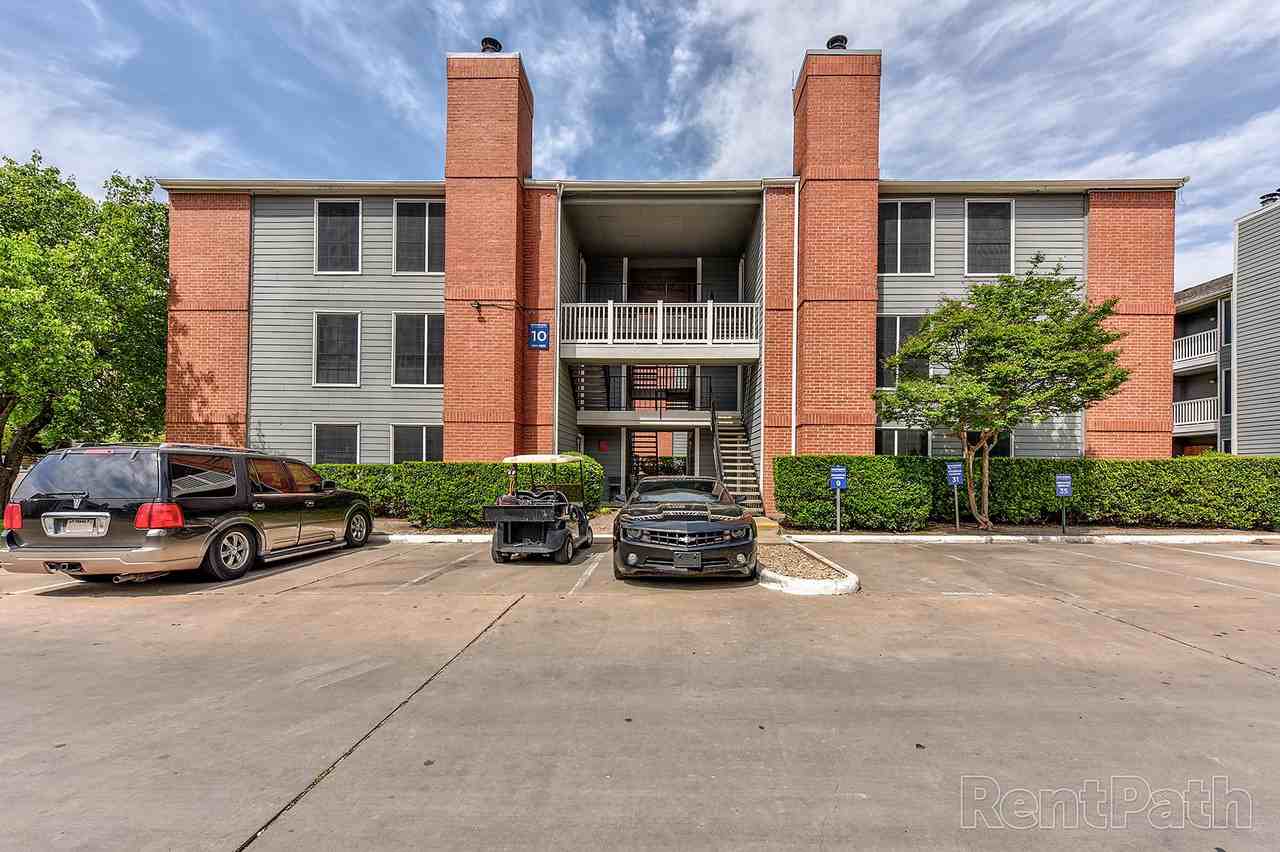 Ironhorse Flats Apartments - Photo 6 of 42