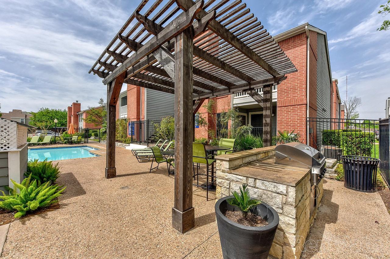 Ironhorse Flats Apartments - Photo 7 of 42