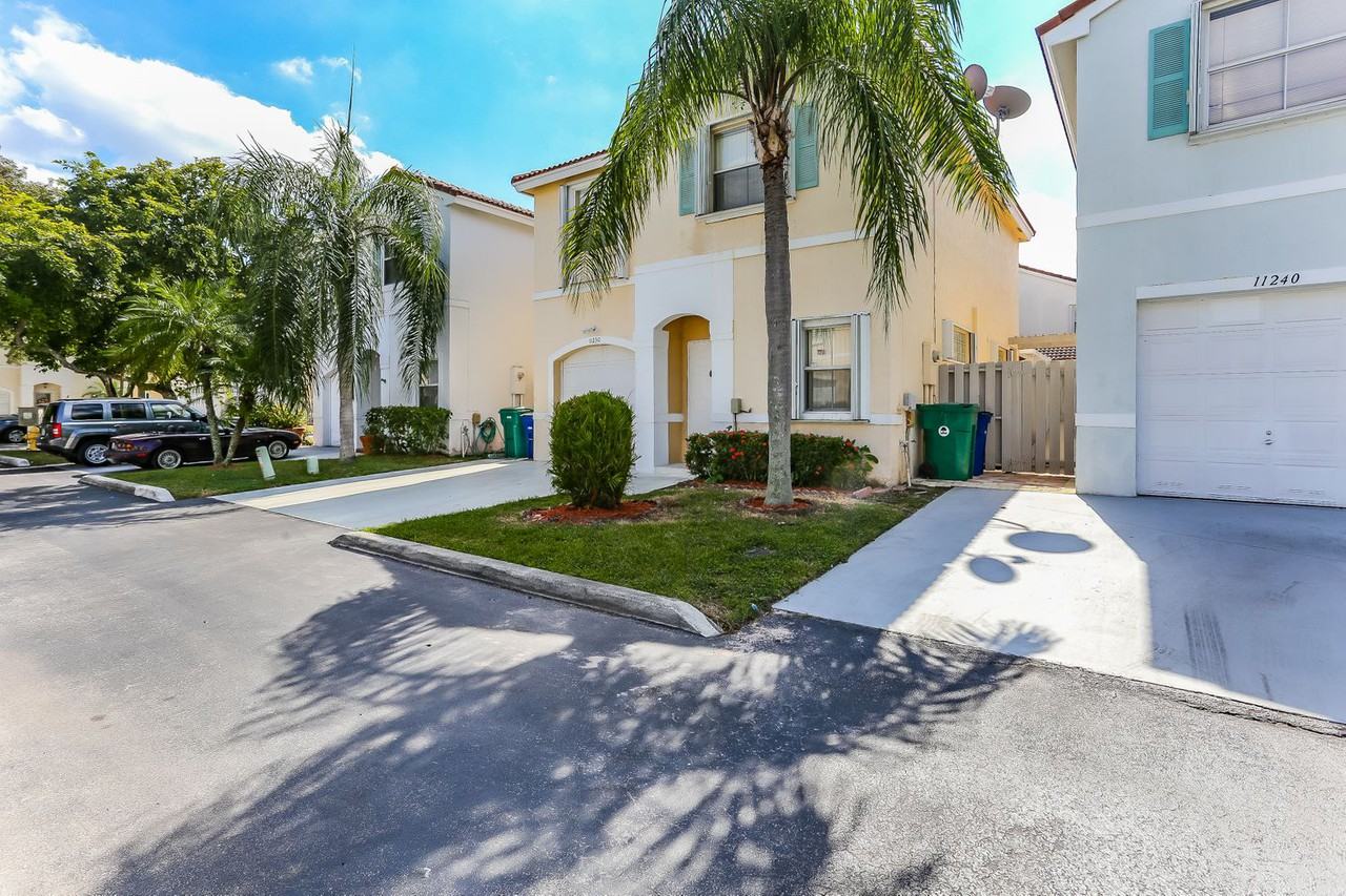 11230 Sunview Way - Photo 2 of 20