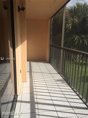 HORIZONS WEST CONDO #3 - Photo 2 of 9