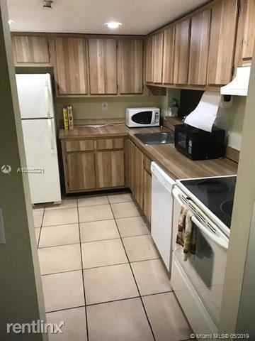 HORIZONS WEST CONDO #6 - Photo 3 of 12