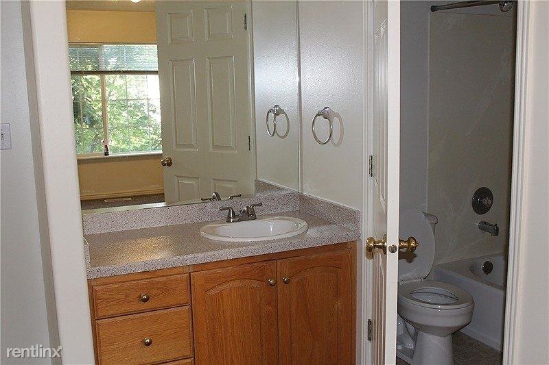 894 N Main St - Photo 2 of 5