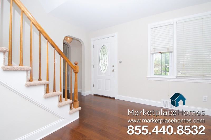 221 Elmore Ave - Photo 3 of 16