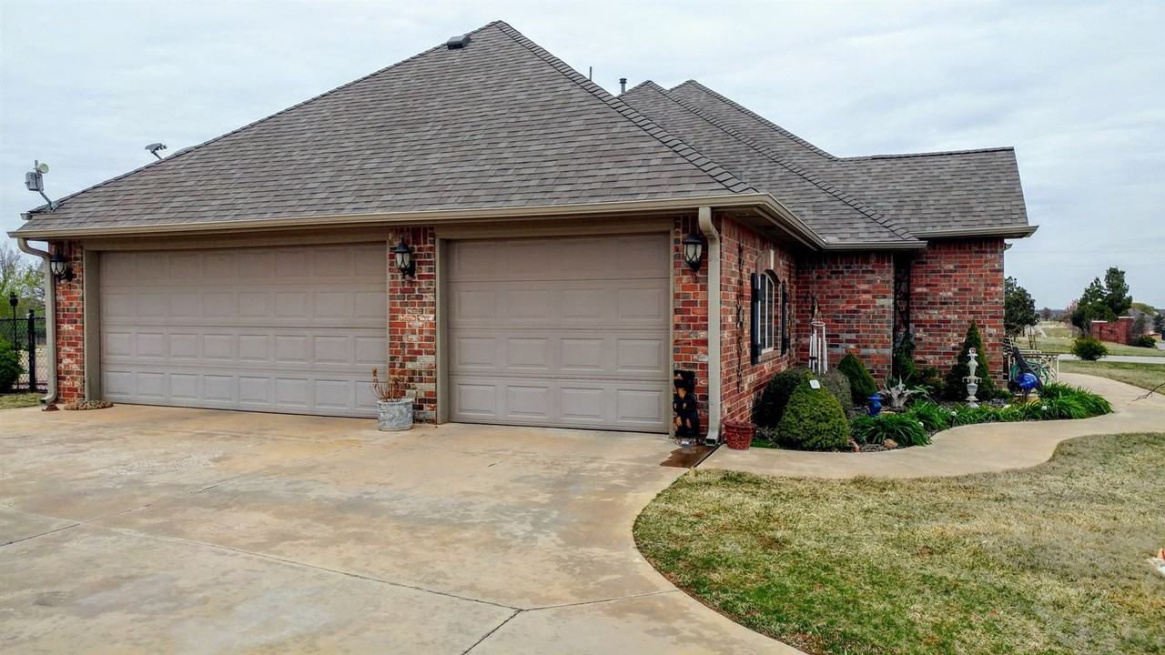 917 Eagle Ridge Run - Photo 2 of 20