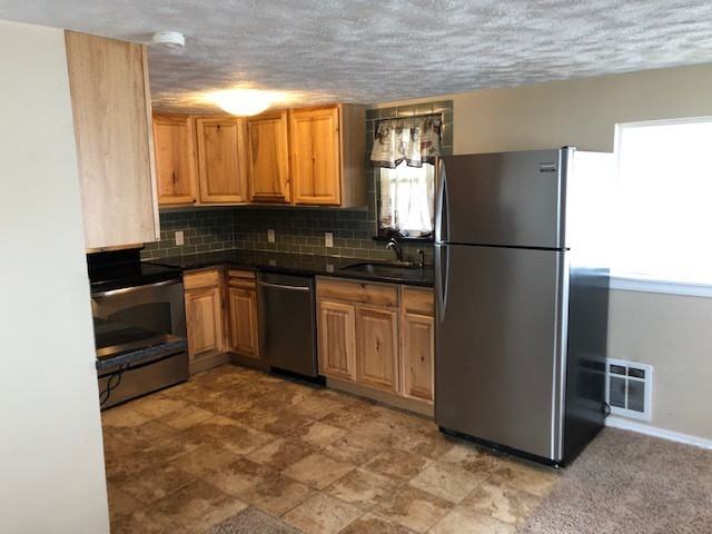 501 W Holland Ave - Photo 2 of 8