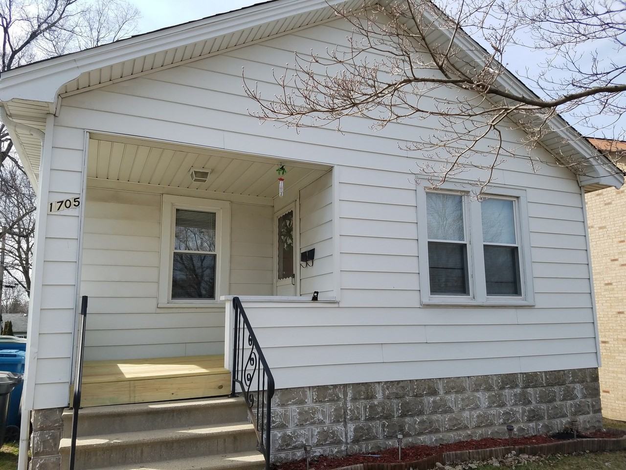 1705 Wilcox St - Photo 2 of 12