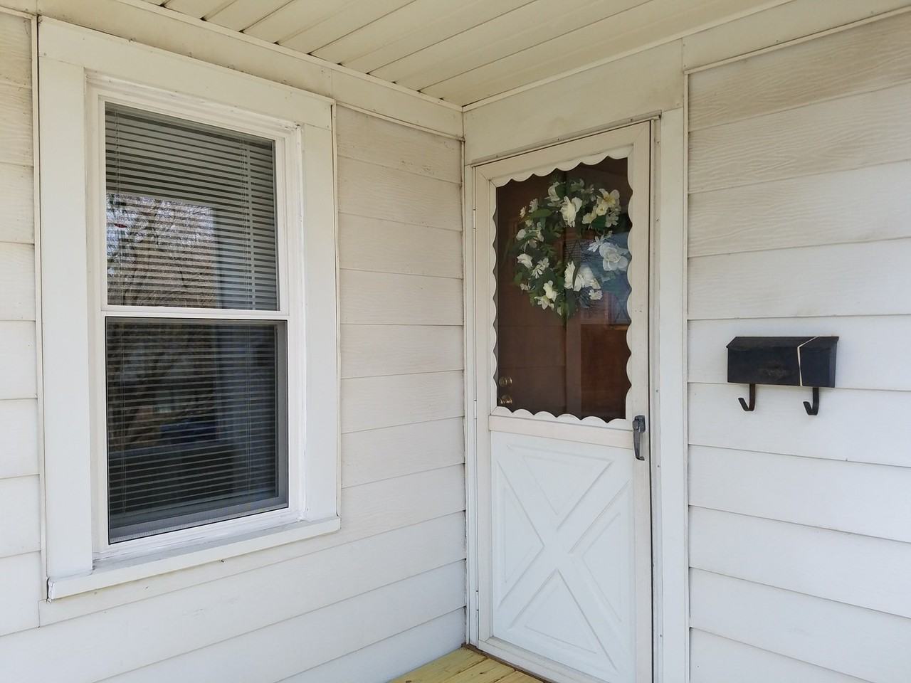 1705 Wilcox St - Photo 3 of 12