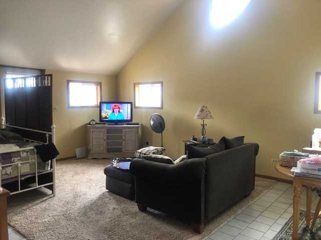 5219 N Richmond Rd - Photo 3 of 5