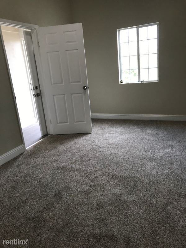 323 Center Street - Photo 3 of 13