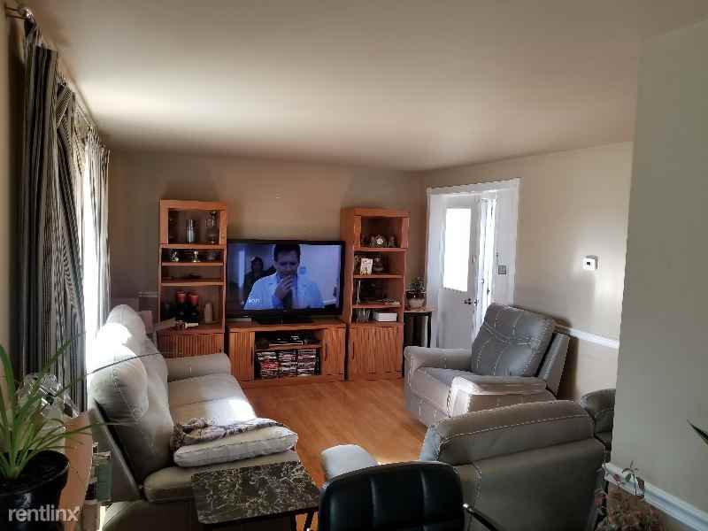 215 Tollview Ct - Photo 3 of 5