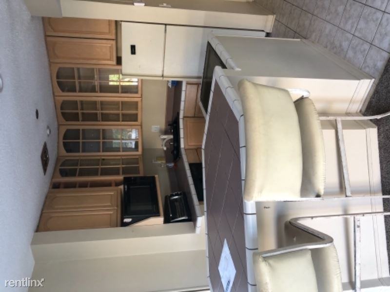 1012 N Shore Dr NE - Photo 3 of 9