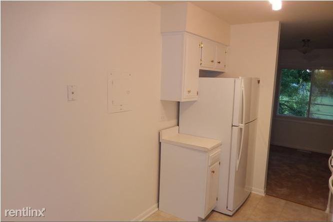 3104 ROBERTS DRIVE - Photo 2 of 10
