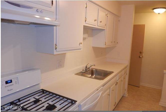 3104 ROBERTS DRIVE - Photo 3 of 10