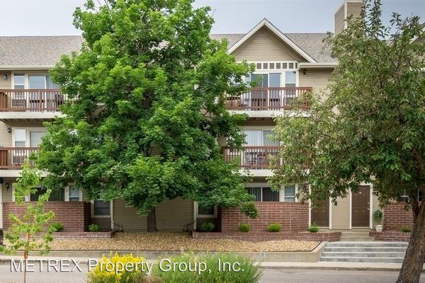 2100 W Berry Ave - Photo 2 of 21