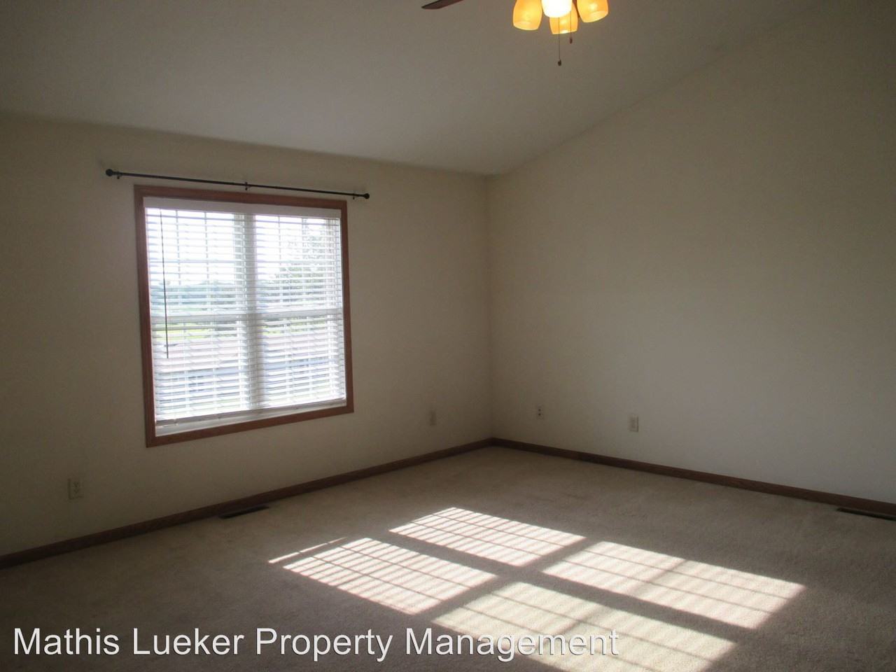 1111 Manor Dr - Photo 2 of 14