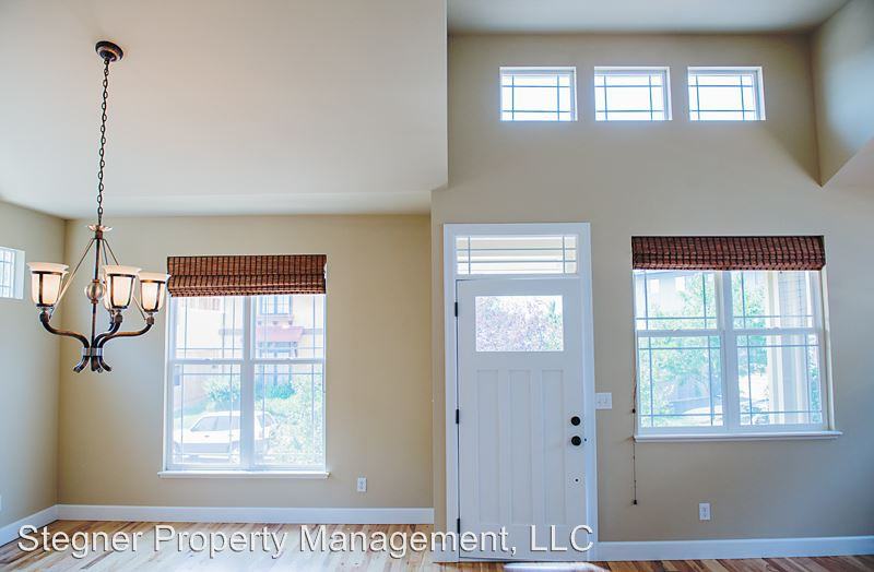 220 Pascal St - Photo 2 of 16