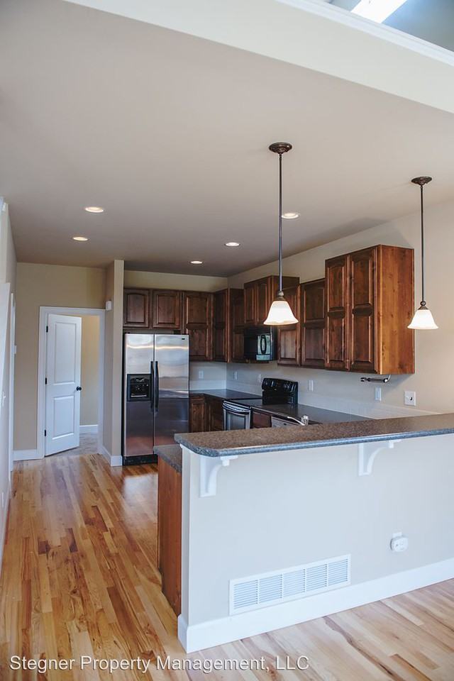 220 Pascal St - Photo 3 of 16