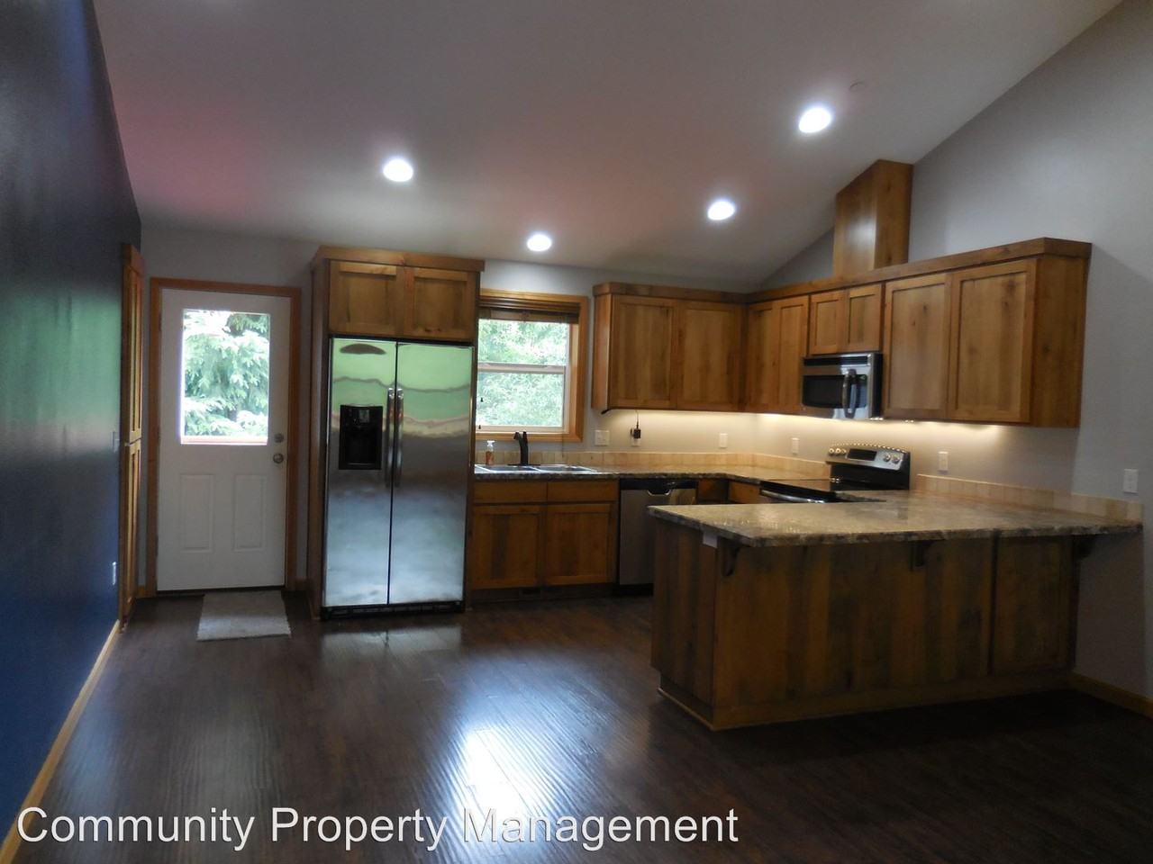 1654 SE 3rd St - Photo 2 of 9
