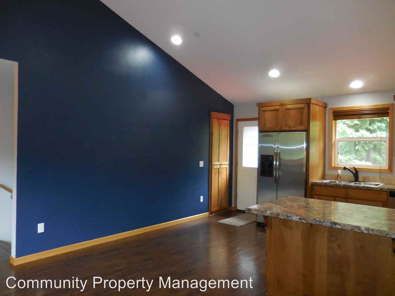 1654 SE 3rd St - Photo 3 of 9