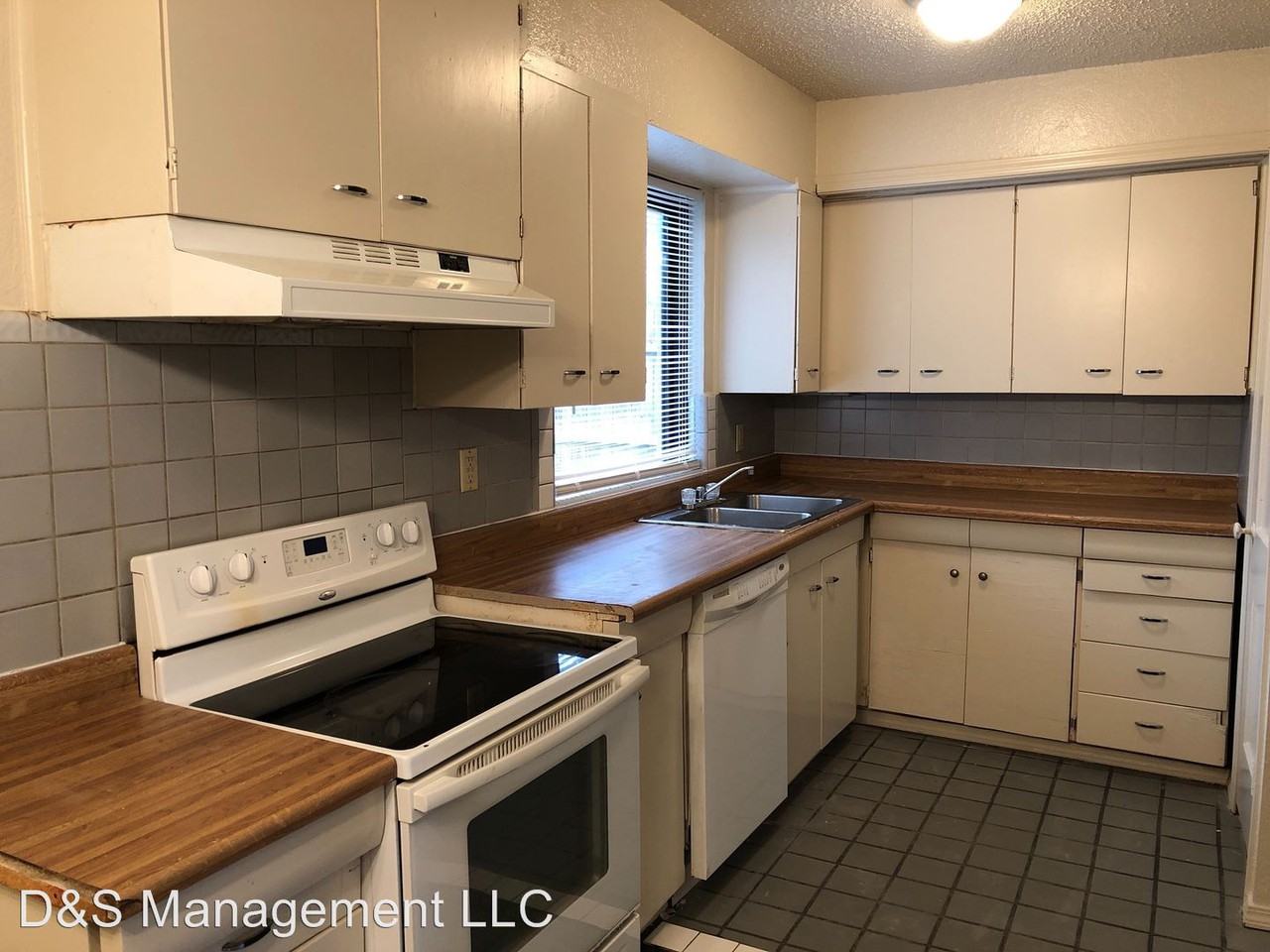 4547 W Park Pl - Photo 2 of 7