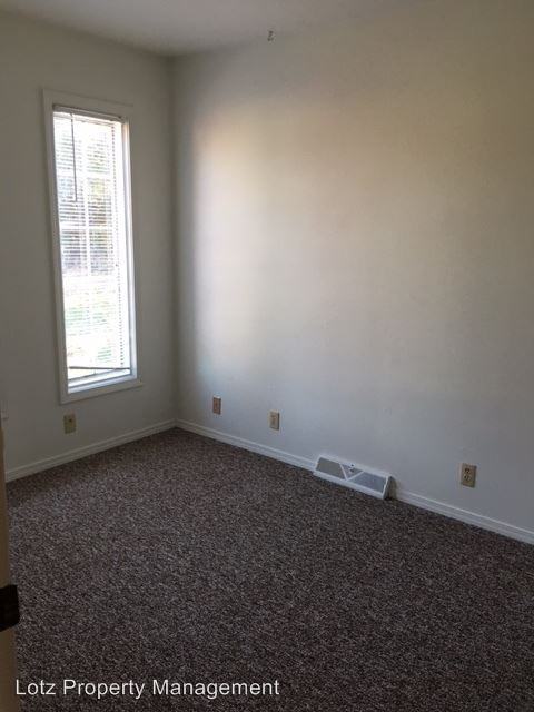 4 Heath Court - Photo 3 of 16