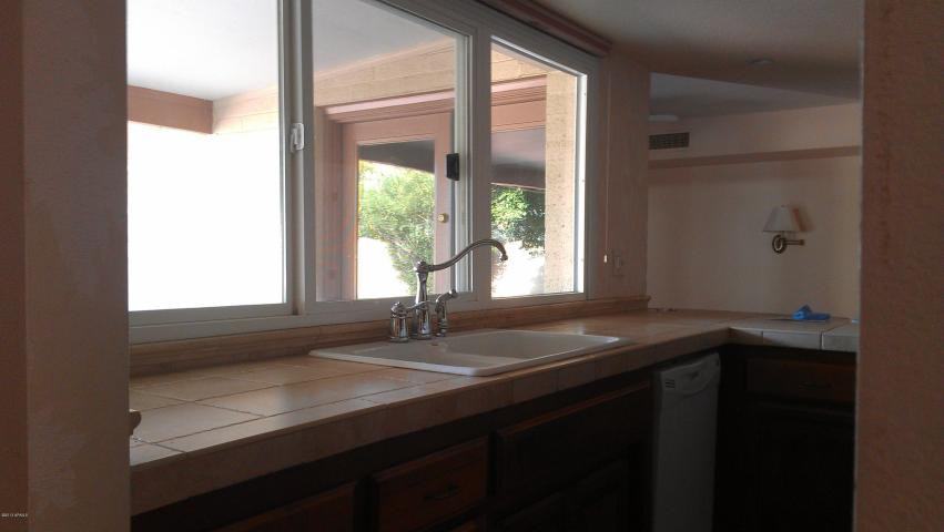 4737 W Laurie Ln - Photo 7 of 12