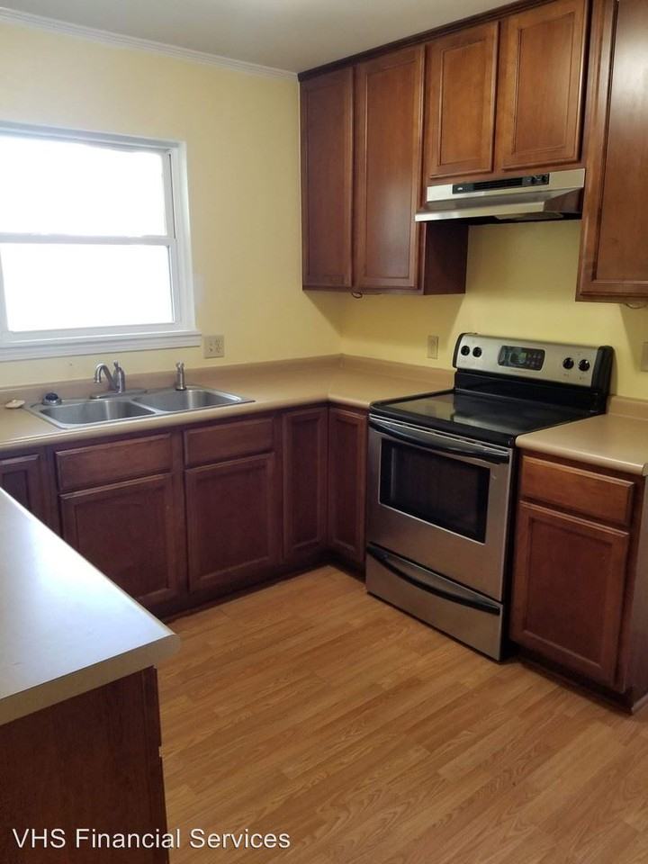 77 Perry Dr - Photo 3 of 21