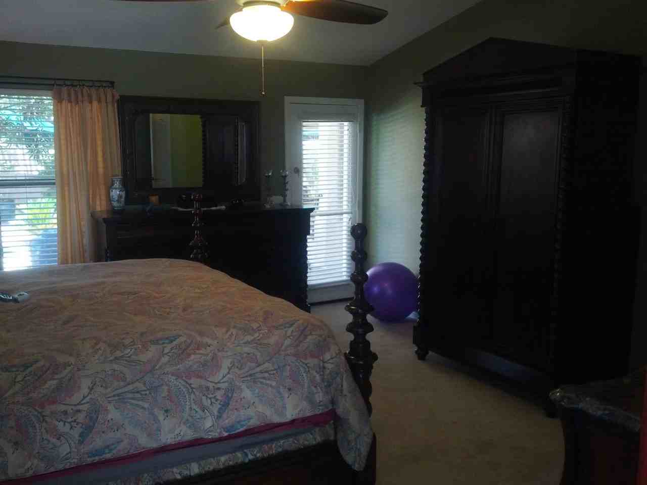 993 E Constitution Dr - Photo 2 of 18