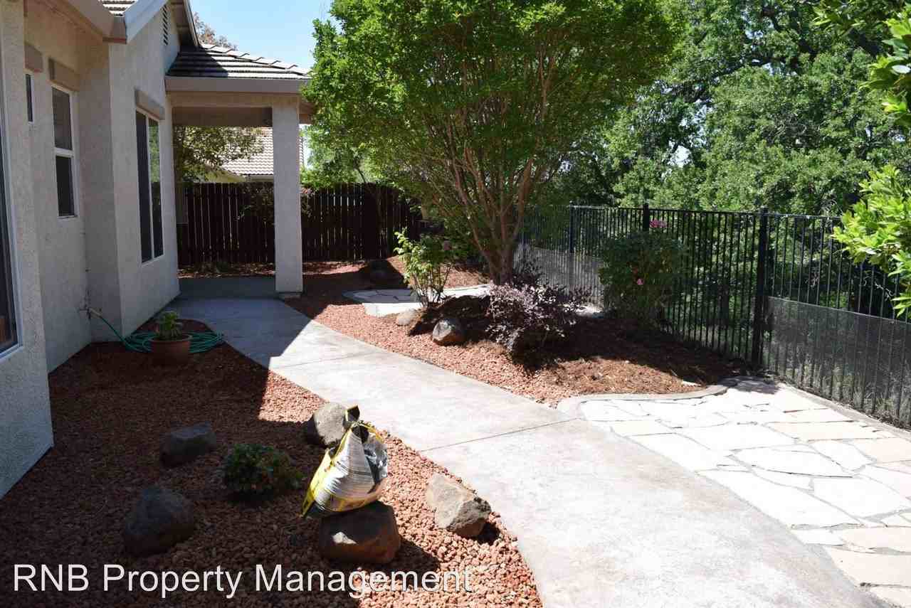 2325 Pioneer Way - Photo 2 of 3