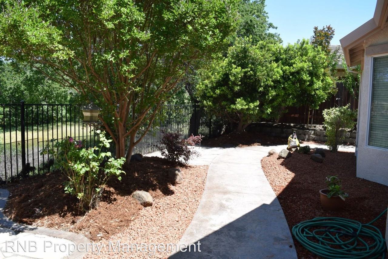 2325 Pioneer Way - Photo 3 of 3