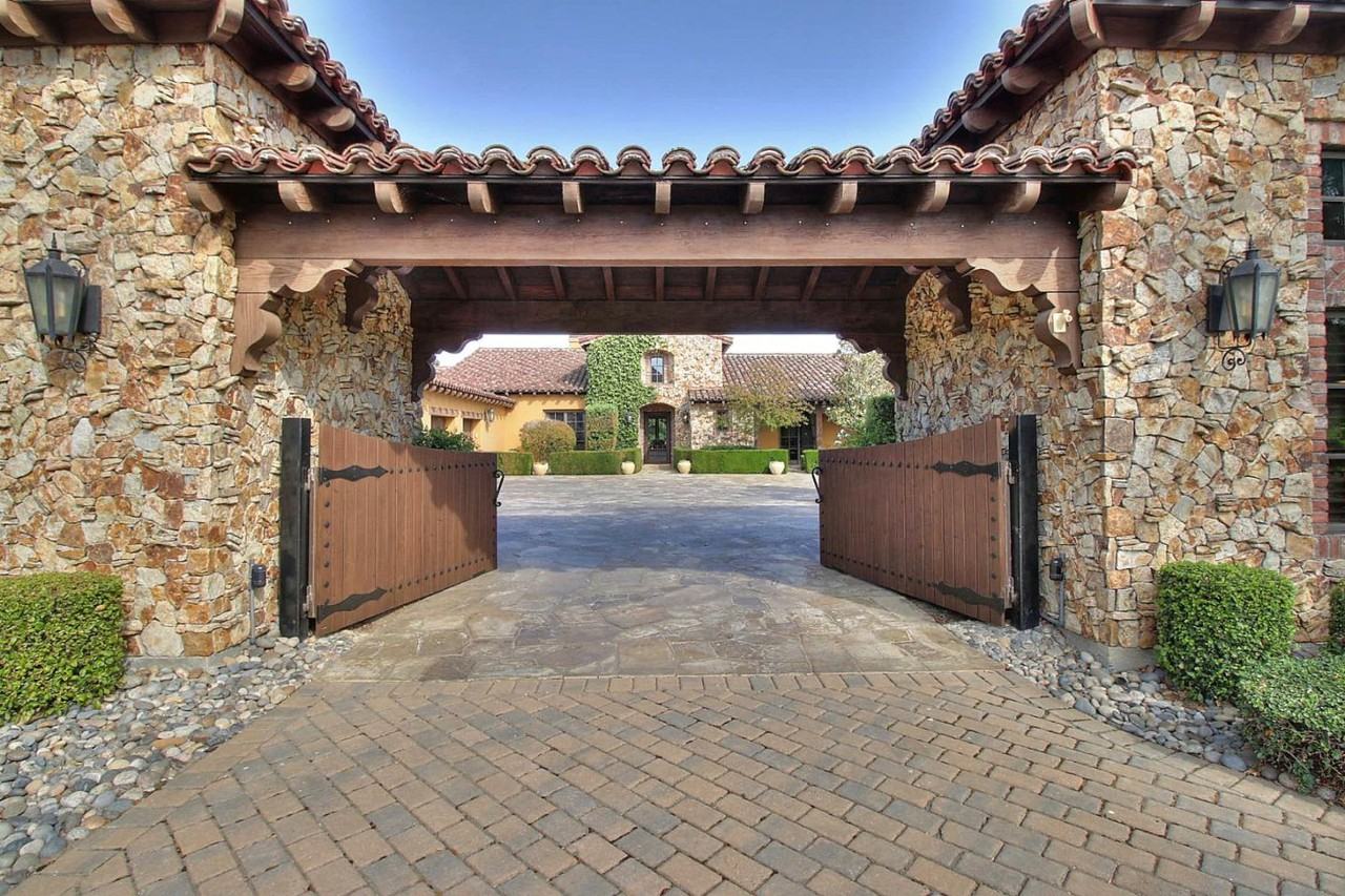 1220 Lions Peak Ln - Photo 2 of 40