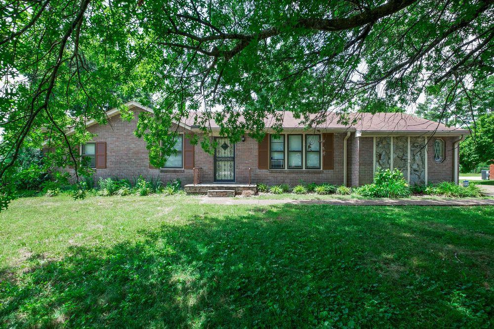 405 Lynn Dr - Photo 2 of 26