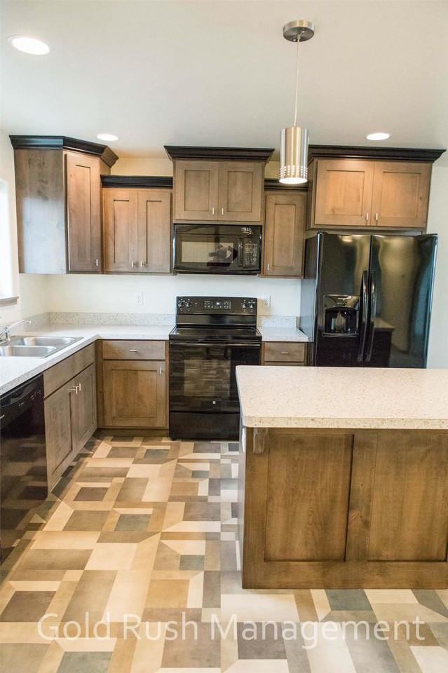 951 Gibbon St - Photo 3 of 14