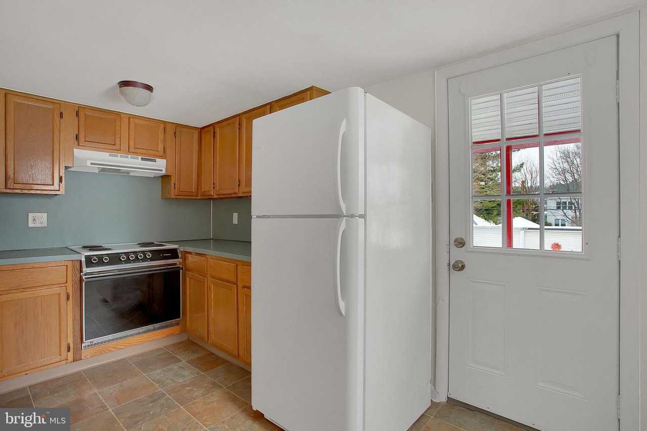 139 Herman Ave - Photo 2 of 15