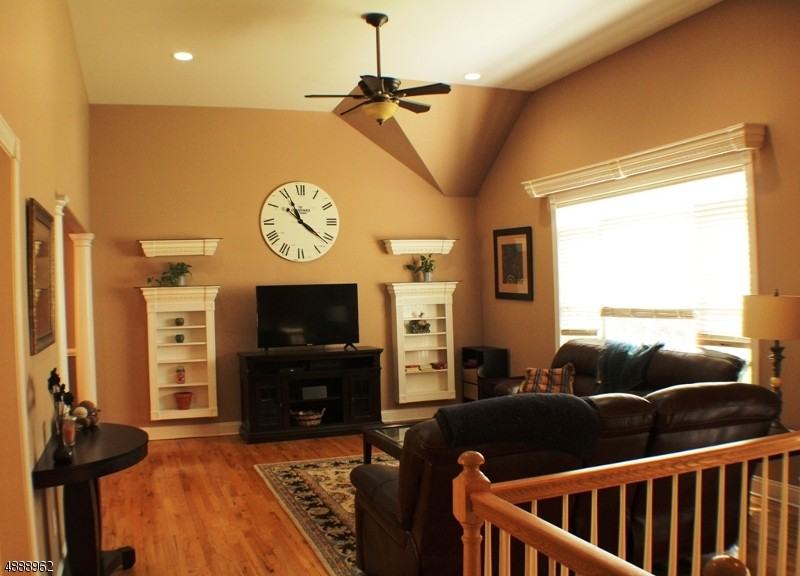 20 Crescent Dr S - Photo 3 of 22