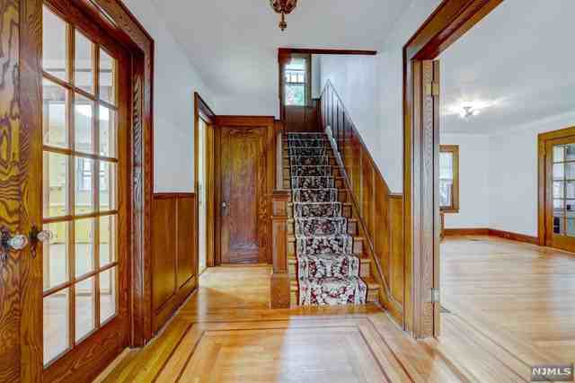 25 Irving Ave - Photo 3 of 17