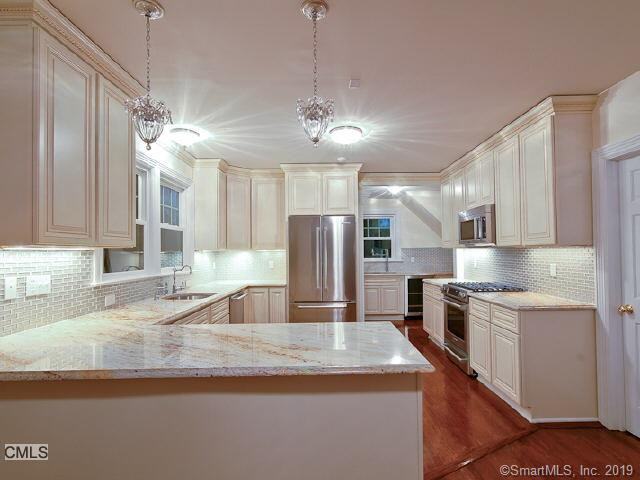957 Shippan Ave - Photo 2 of 9