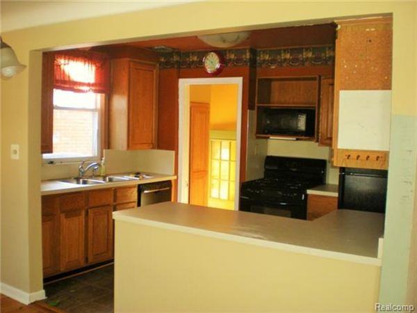 1420 Hollywood St - Photo 3 of 10