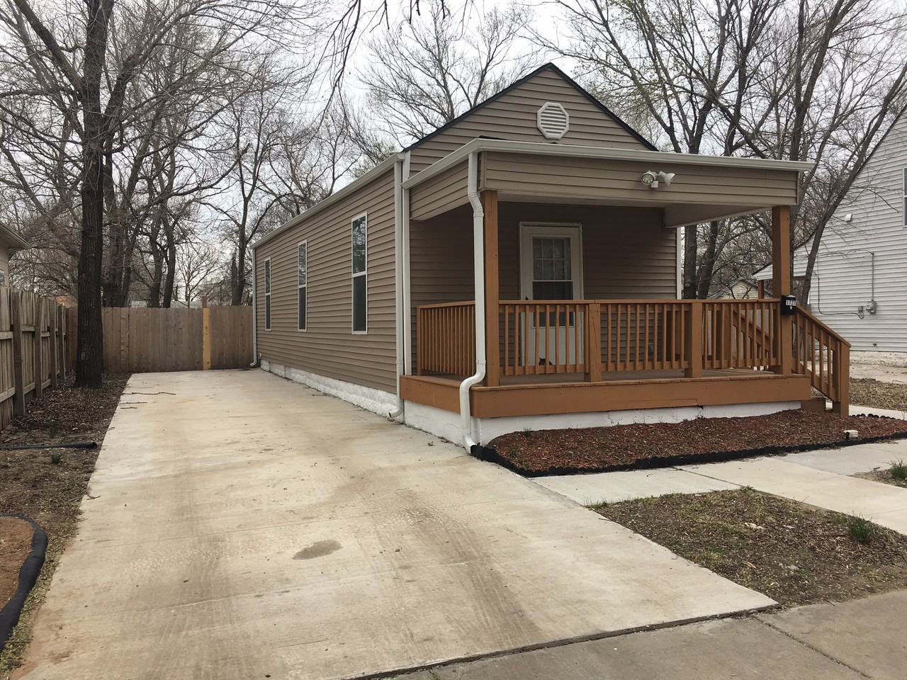 1727 St Francis - Photo 2 of 13